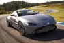 Nový Aston Martin Vantage je velmi rychlý, hodně hezký a strašně zelený