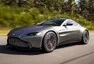 Nový Aston Martin Vantage je velmi rychlý, hodně hezký a strašně zelený