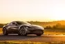Nový Aston Martin Vantage je velmi rychlý, hodně hezký a strašně zelený