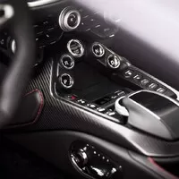 Nový Aston Martin Vantage je velmi rychlý, hodně hezký a strašně zelený