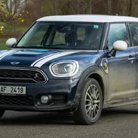 Mini Cooper S E Countryman All4 - Pohledem vesničana