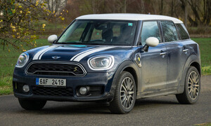 Autíčkář futurista, Recenze & testy: Mini Cooper S E Countryman All4 - Pohledem vesničana