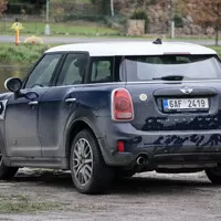 Mini Cooper S E Countryman All4 - Pohledem vesničana