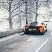 Vezměte svůj McLaren do prosolené břečky na nových origo zimácích
