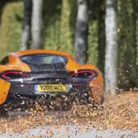 Vezměte svůj McLaren do prosolené břečky na nových origo zimácích