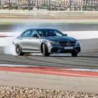 Přes týden ve sporťáku, o víkendu v kombíku