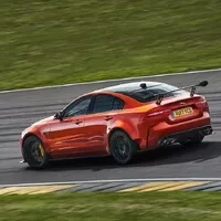 Jaguar si urval rekord mezi sériovými sedany na Nürburgringu