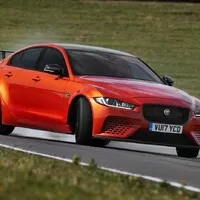 Jaguar si urval rekord mezi sériovými sedany na Nürburgringu