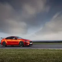 Jaguar si urval rekord mezi sériovými sedany na Nürburgringu