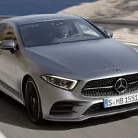 Nový Mercedes-Benz CLS je tady. O pohon se starají řadové šestiválce.