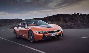 Novinky: BMW i8 dostalo v rámci faceliftu vyšší výkon a volné nebe nad hlavou