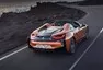 BMW i8 dostalo v rámci faceliftu vyšší výkon a volné nebe nad hlavou