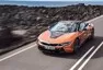 BMW i8 dostalo v rámci faceliftu vyšší výkon a volné nebe nad hlavou