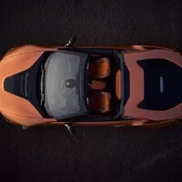 BMW i8 dostalo v rámci faceliftu vyšší výkon a volné nebe nad hlavou
