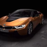 BMW i8 dostalo v rámci faceliftu vyšší výkon a volné nebe nad hlavou