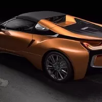 BMW i8 dostalo v rámci faceliftu vyšší výkon a volné nebe nad hlavou