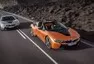 BMW i8 dostalo v rámci faceliftu vyšší výkon a volné nebe nad hlavou