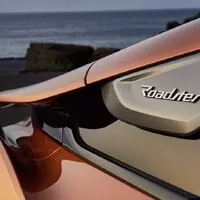 BMW i8 dostalo v rámci faceliftu vyšší výkon a volné nebe nad hlavou