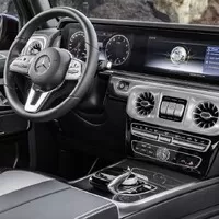 Mercedes ukazuje interiér nového „Géčka“ s velkými displeji