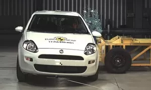 Novinky: Fiat Punto odešel od evropského crash testu jako první auto s „nulou“