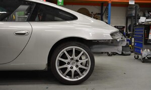 Autíčkářova garáž: Porsche 911 Carrera 2:  Z deníku Sally, vládkyně Krabových blogů