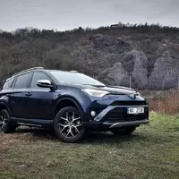 Toyota RAV4 2,5 Hybrid AWD: Dokáže hybrid nahradit diesel?