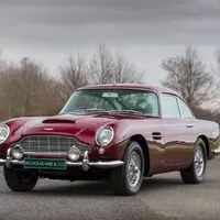 Aston Martin DB5 po Robertu Plantovi jde do prodeje