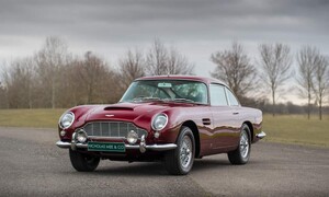 Novinky: Aston Martin DB5 po Robertu Plantovi jde do prodeje