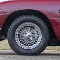 Aston Martin DB5 po Robertu Plantovi jde do prodeje
