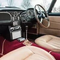 Aston Martin DB5 po Robertu Plantovi jde do prodeje