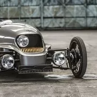Tříkolová hračka Morgan 3 Wheeler opravdu přijede coby elektromobil