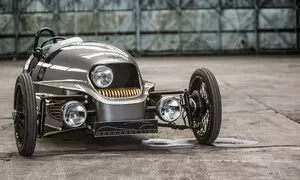 Tříkolová hračka Morgan 3 Wheeler opravdu přijede coby elektromobil