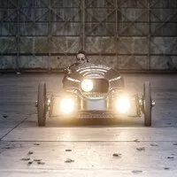 Tříkolová hračka Morgan 3 Wheeler opravdu přijede coby elektromobil