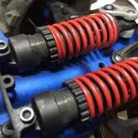 Traxxas Revo 3.3: Radost z utrpení