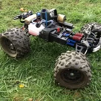 Traxxas Revo 3.3: Radost z utrpení