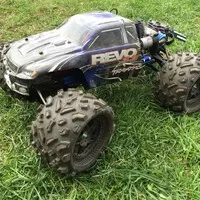 Traxxas Revo 3.3: Radost z utrpení
