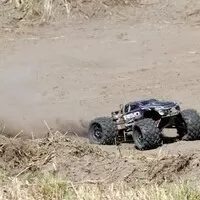 Traxxas Revo 3.3: Radost z utrpení