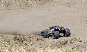 Recenze & testy: Traxxas Revo 3.3: Radost z utrpení