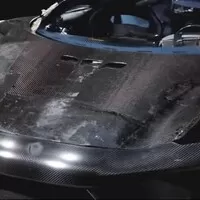 Jak testuje Koenigsegg odolnost svých aut? Je to bolestivě krásná podívaná
