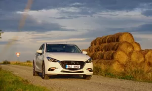Recenze & testy: Mazda3 G165: Návštěvník z mechanického vesmíru