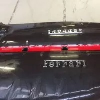 Může někdo rozumně vysvětlit, jak se ocitl nový motor z LaFerrari na Ebay?