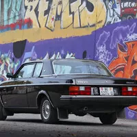 Švédská podivnost: Volvo, kterým jezdil David Bowie, se nedávno prodalo za 4,5 milionu