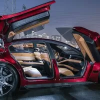 Henrik Fisker ukázal na veletrhu CES nový elektromobil EMotion