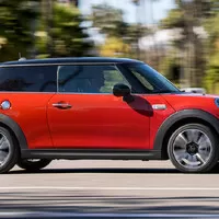 Mini s britskou vlajkou ve světlech: Je to už moc? | Autíčkář se ptá