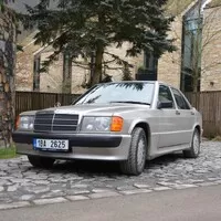 Mercedes Benz 190E 2.3-16: Z nebe mi mává Ayrton Senna