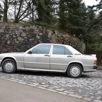 Mercedes Benz 190E 2.3-16: Z nebe mi mává Ayrton Senna