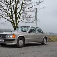 Mercedes Benz 190E 2.3-16: Z nebe mi mává Ayrton Senna