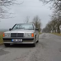 Mercedes Benz 190E 2.3-16: Z nebe mi mává Ayrton Senna