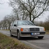 Mercedes Benz 190E 2.3-16: Z nebe mi mává Ayrton Senna