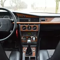 Mercedes Benz 190E 2.3-16: Z nebe mi mává Ayrton Senna